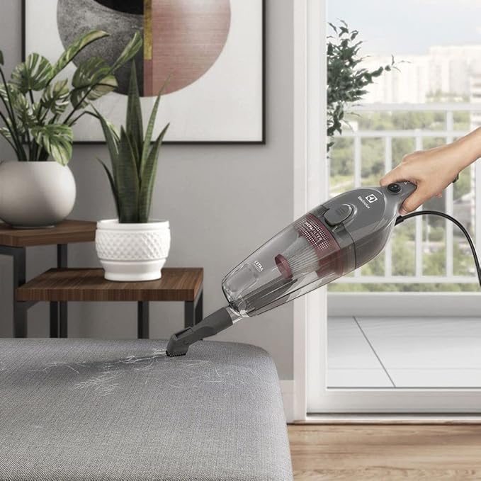 Electrolux Aspirador pó vertical com fio portátil de mão 2 em 1 potente 1450W cabo 6m capacidade 1 6L filtro HEPA Electrolux STK15 127V Cinza Urban Grey STK - Alta Performance