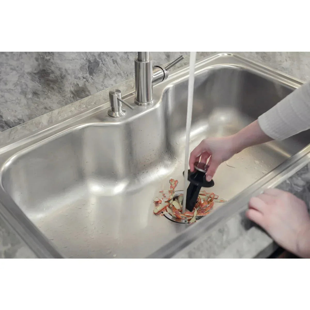 Triturador de Resíduos Alimentares Tramontina para Cubas ou Pias com Furação para Válvula de 4 1/2" com Potência de 0 75 HP 127 V - Versátil