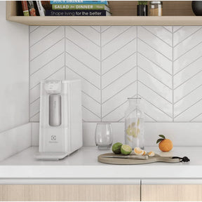 Purificador de Água Gelada Fria e Natural Elétrico Compacto Eletronico placa Electrolux Filtro refil 6 meses ou 3000l Painel Touch Bivolt Branco PE12B - Moderno